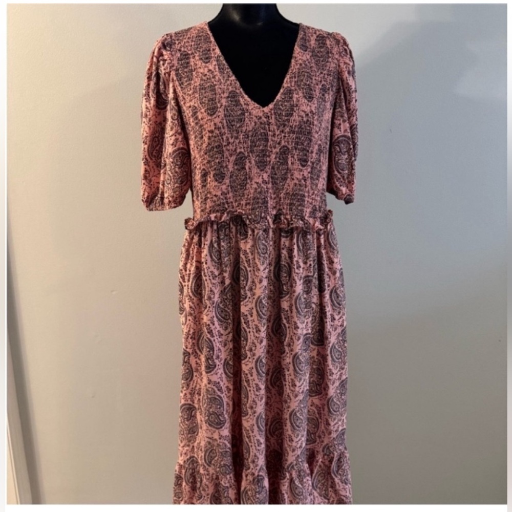 Universal Thread Women’s Pink Paisley V-Neck Midi Dress L